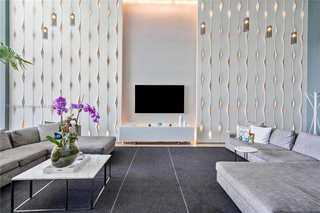 Recently Rented: $4,675 (2 beds, 2 baths, 1107 Square Feet)