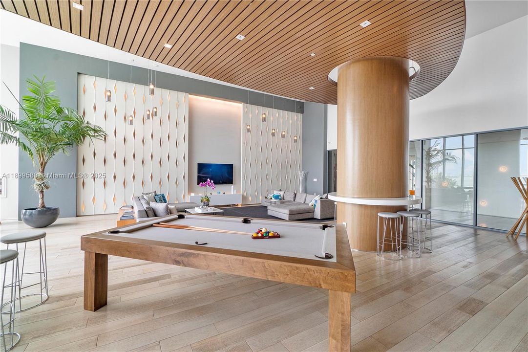 Recently Rented: $4,675 (2 beds, 2 baths, 1107 Square Feet)