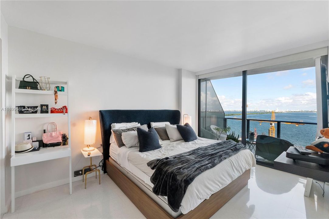 Recently Rented: $4,675 (2 beds, 2 baths, 1107 Square Feet)