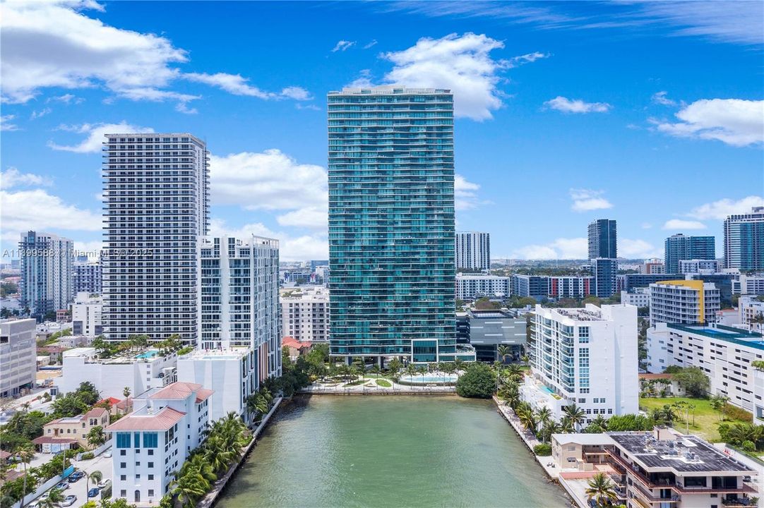 Recently Rented: $4,675 (2 beds, 2 baths, 1107 Square Feet)