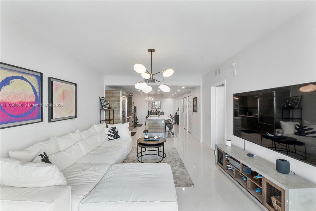 Recently Rented: $4,675 (2 beds, 2 baths, 1107 Square Feet)