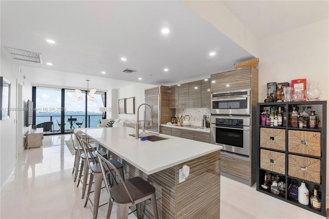 Recently Rented: $4,675 (2 beds, 2 baths, 1107 Square Feet)