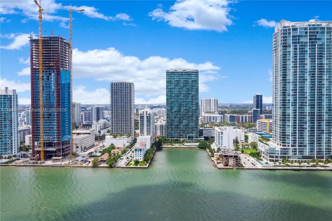 Recently Rented: $4,675 (2 beds, 2 baths, 1107 Square Feet)