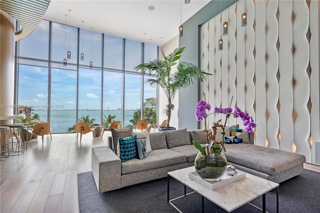 Recently Rented: $4,675 (2 beds, 2 baths, 1107 Square Feet)