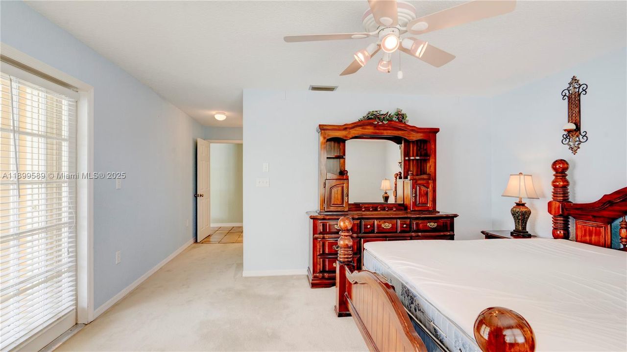 En Venta: $795,000 (3 camas, 2 baños, 1740 Pies cuadrados)