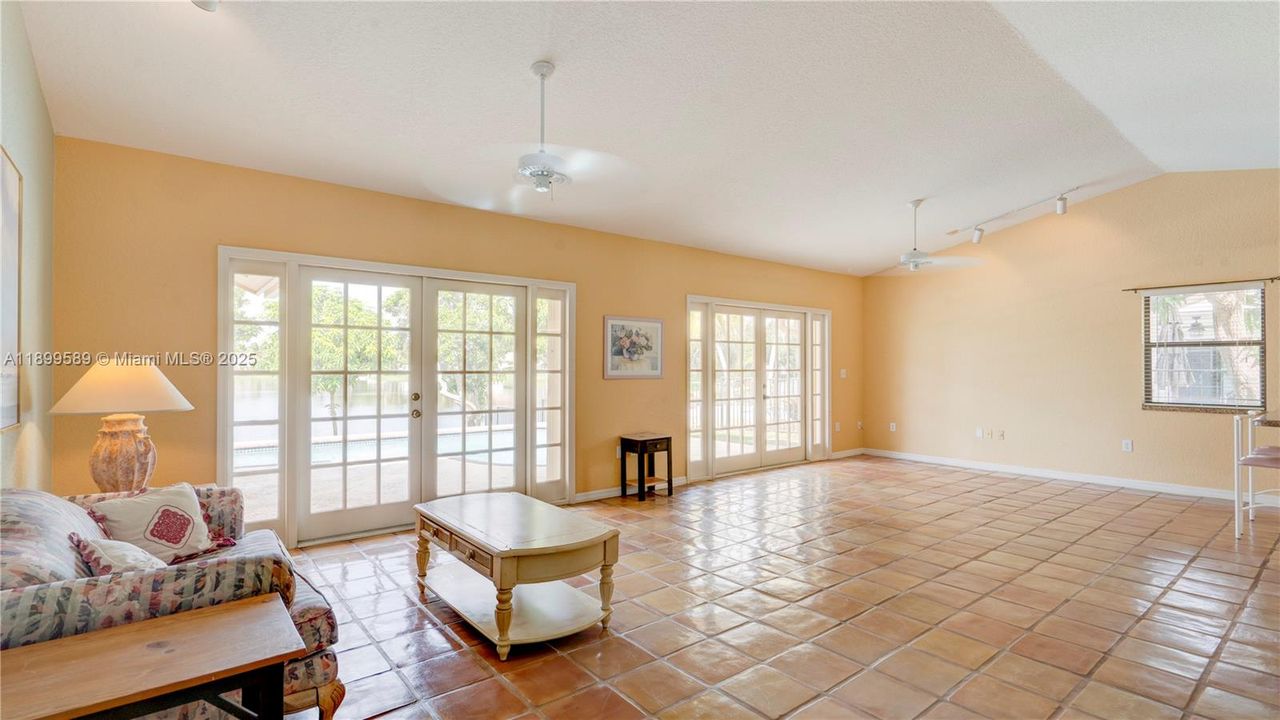 En Venta: $795,000 (3 camas, 2 baños, 1740 Pies cuadrados)