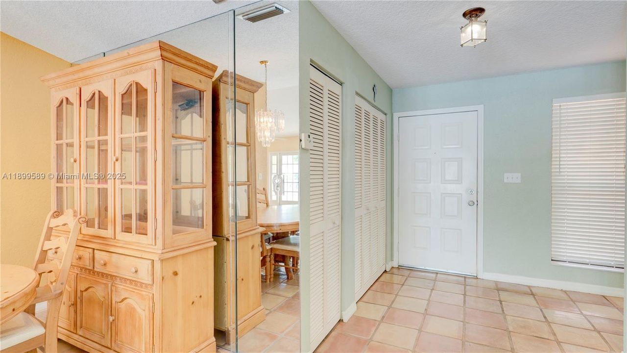 En Venta: $795,000 (3 camas, 2 baños, 1740 Pies cuadrados)