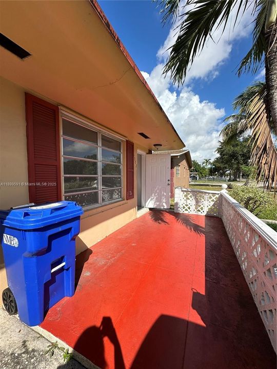 出租: $2,000 (2 贝兹, 2 浴室, 2158 平方英尺)