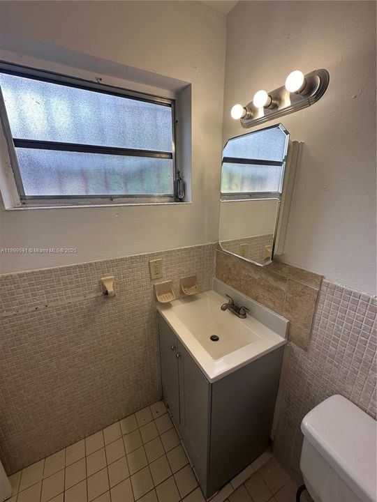 出租: $2,000 (2 贝兹, 2 浴室, 2158 平方英尺)