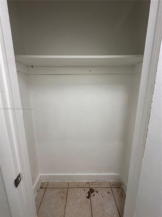 出租: $2,000 (2 贝兹, 2 浴室, 2158 平方英尺)