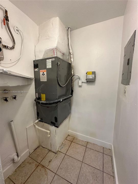 出租: $2,000 (2 贝兹, 2 浴室, 2158 平方英尺)