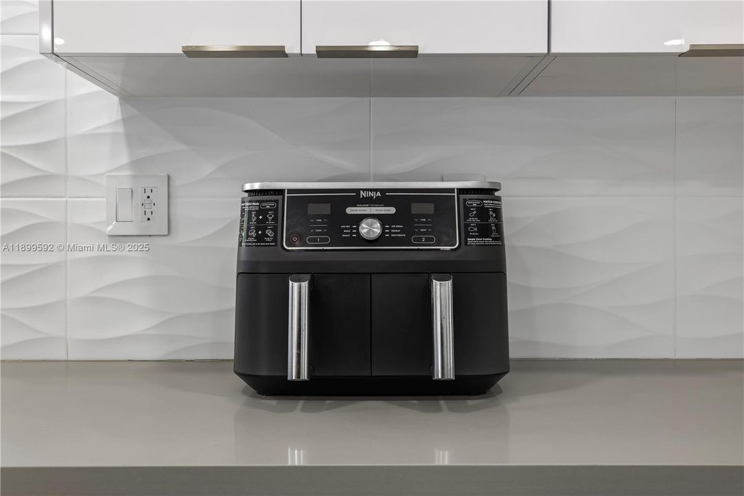 待售: $1,000,000 (3 贝兹, 2 浴室, 1460 平方英尺)