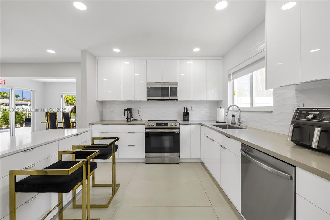 待售: $1,000,000 (3 贝兹, 2 浴室, 1460 平方英尺)