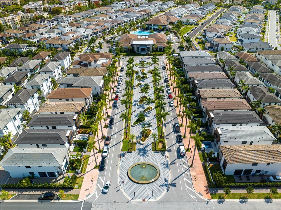 出租: $3,450 (2 贝兹, 2 浴室, 1124 平方英尺)