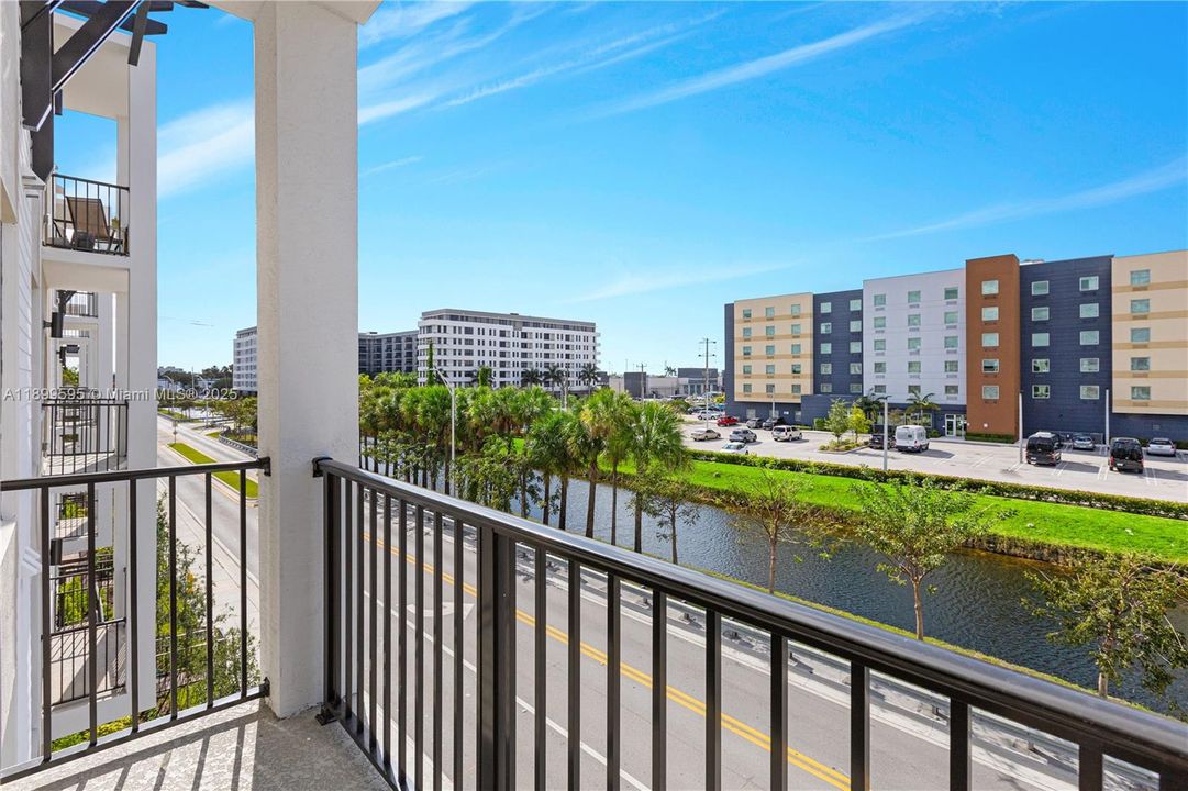 出租: $3,450 (2 贝兹, 2 浴室, 1124 平方英尺)