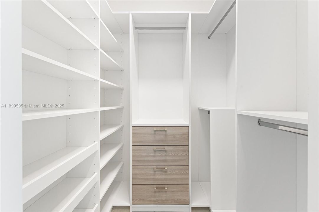 出租: $3,450 (2 贝兹, 2 浴室, 1124 平方英尺)