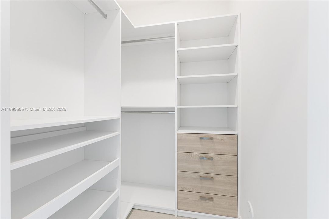 出租: $3,450 (2 贝兹, 2 浴室, 1124 平方英尺)