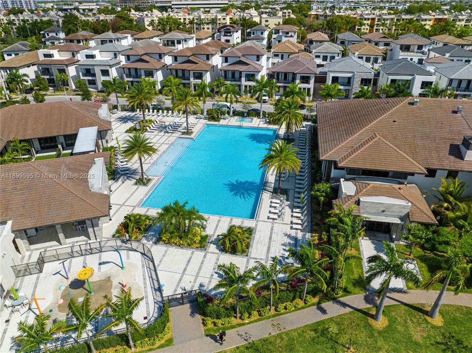 出租: $3,450 (2 贝兹, 2 浴室, 1124 平方英尺)