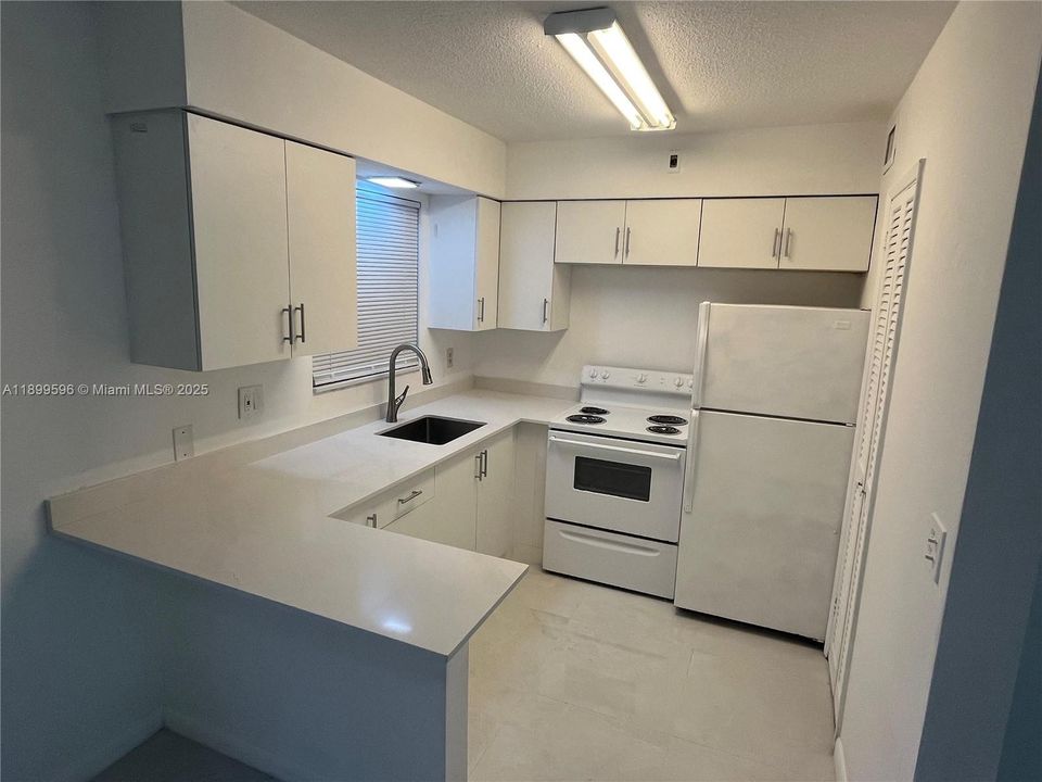 Recently Rented: $1,900 (2 beds, 1 baths, 800 Square Feet)