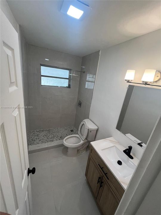 Recently Rented: $1,900 (2 beds, 1 baths, 800 Square Feet)