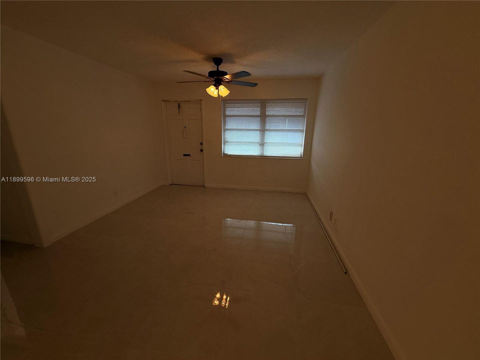 Recently Rented: $1,900 (2 beds, 1 baths, 800 Square Feet)