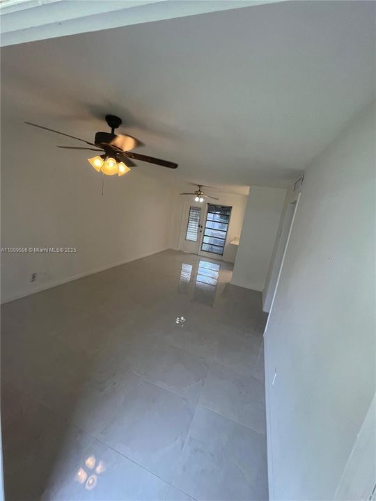 Recently Rented: $1,900 (2 beds, 1 baths, 800 Square Feet)
