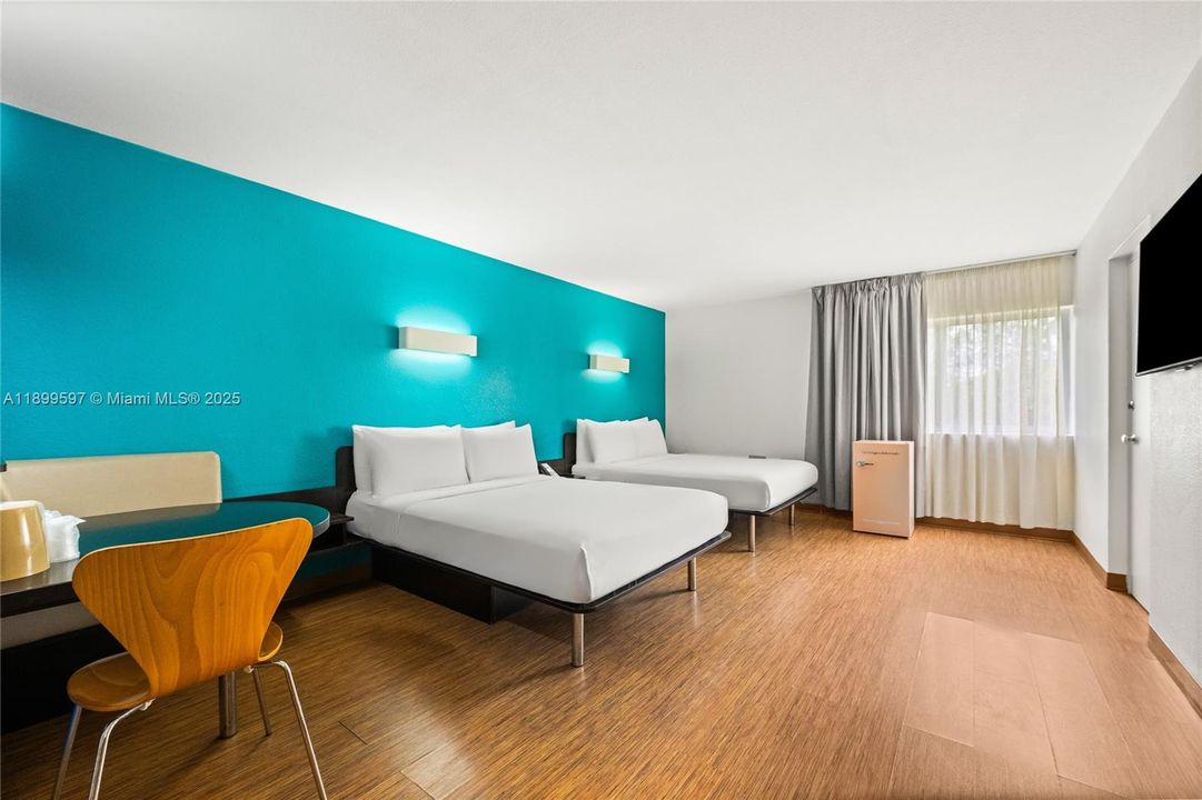 出租: $650 (116 贝兹, 120 浴室, 52242 平方英尺)