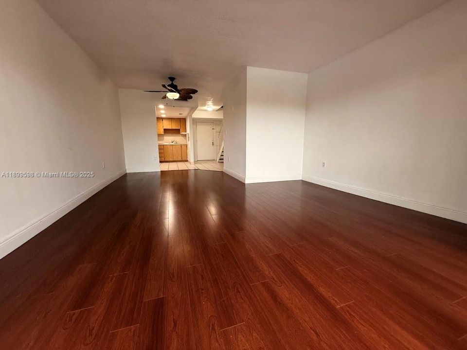 Recently Rented: $1,950 (1 beds, 1 baths, 1125 Square Feet)