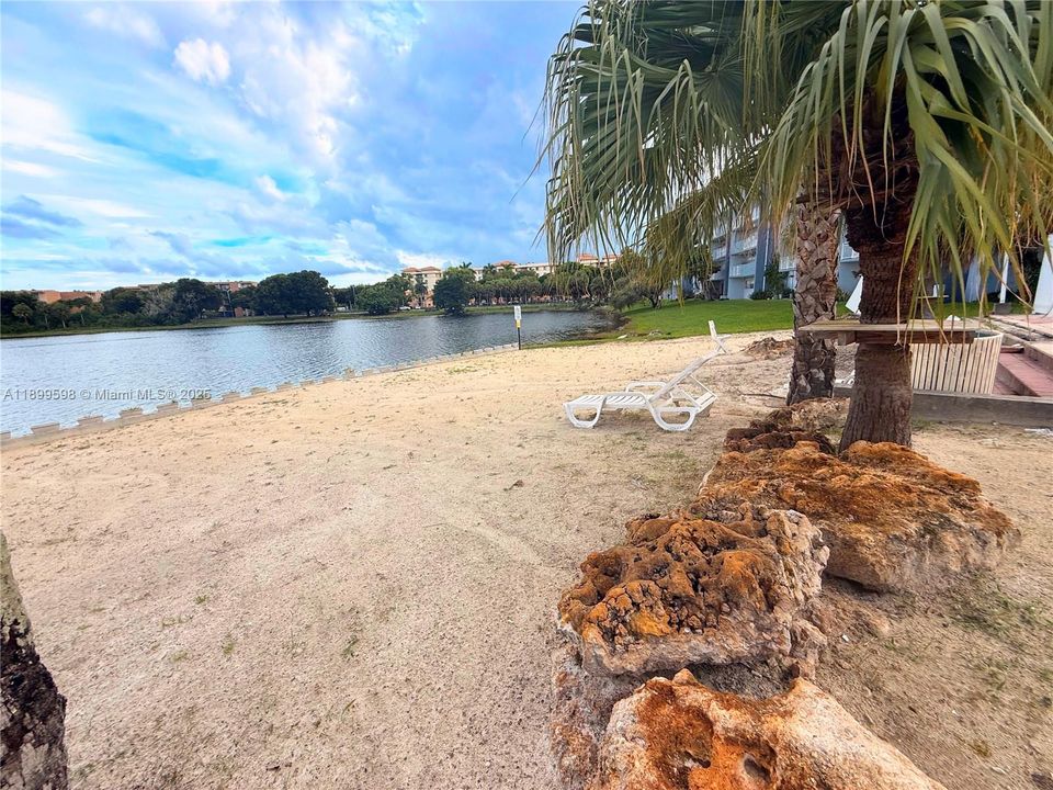 Recently Rented: $1,950 (1 beds, 1 baths, 1125 Square Feet)