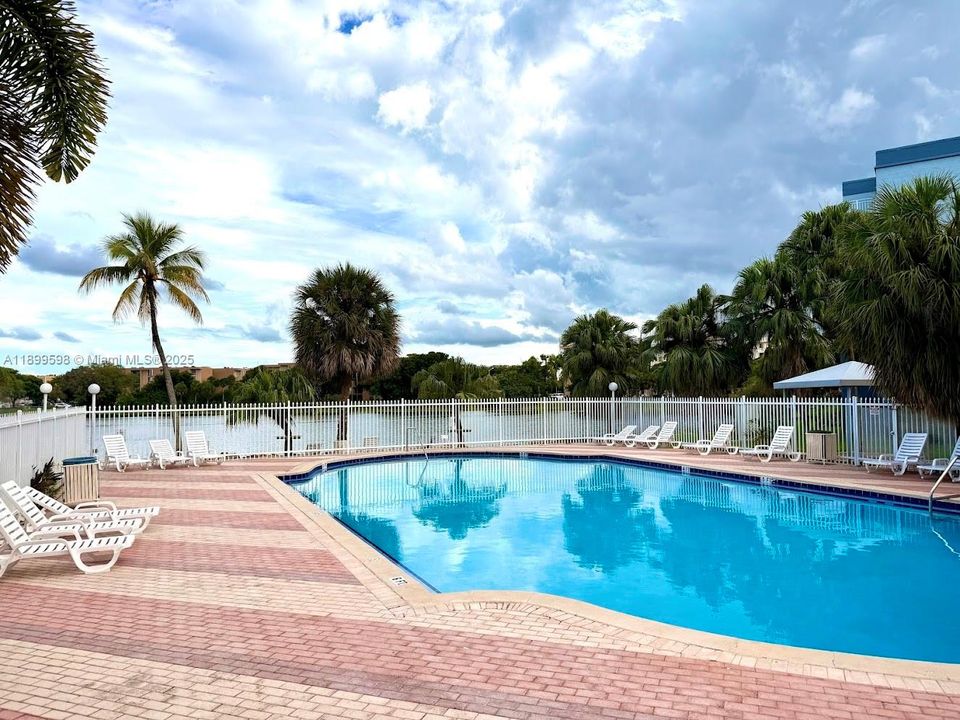 Recently Rented: $1,950 (1 beds, 1 baths, 1125 Square Feet)