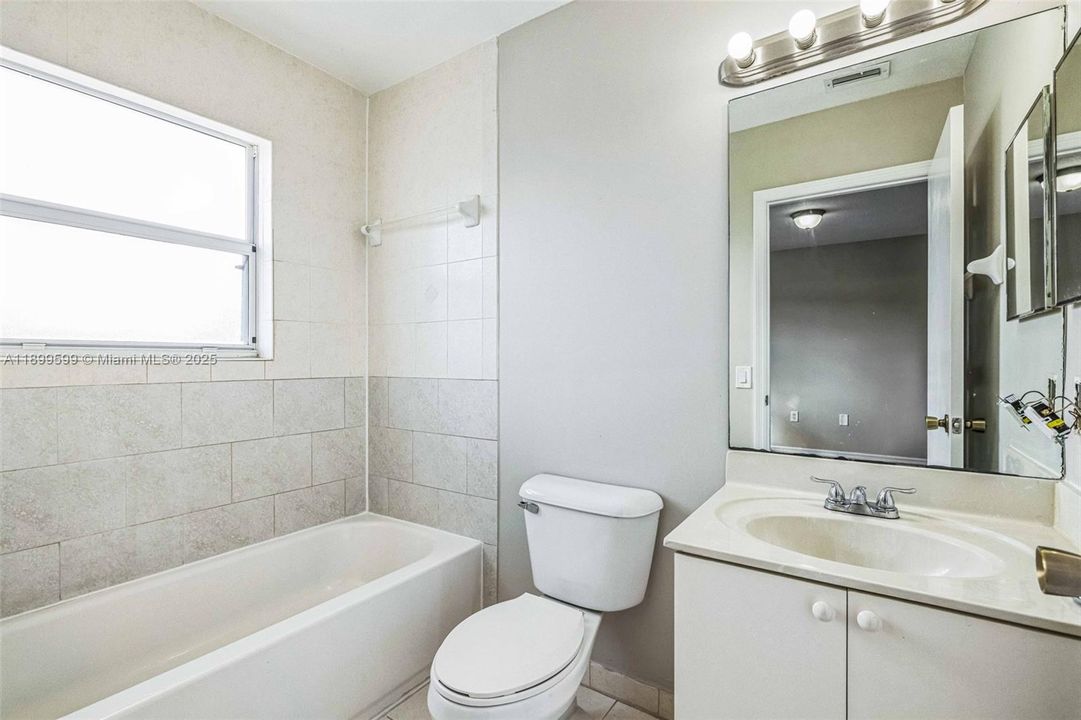 For Sale: $268,000 (2 beds, 2 baths, 1166 Square Feet)