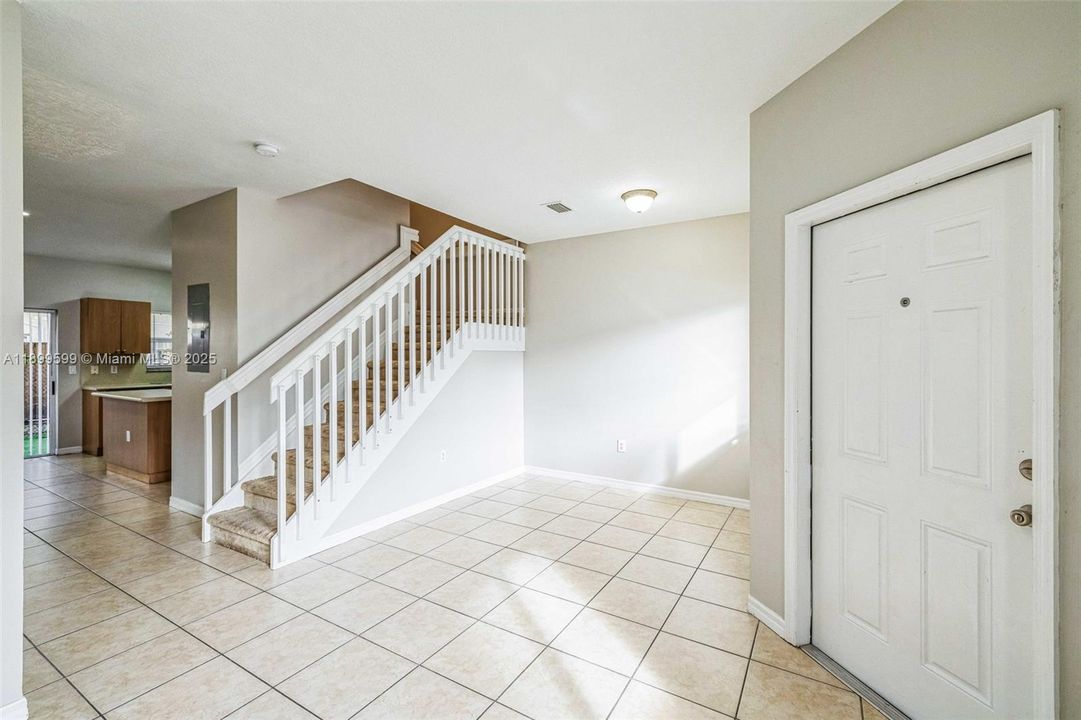 For Sale: $268,000 (2 beds, 2 baths, 1166 Square Feet)