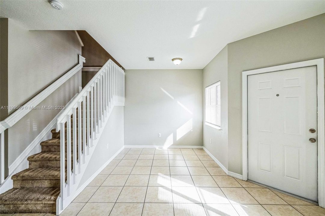 For Sale: $268,000 (2 beds, 2 baths, 1166 Square Feet)