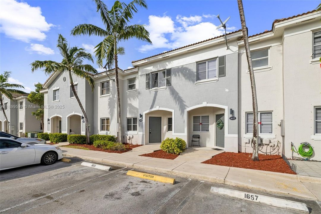 For Sale: $268,000 (2 beds, 2 baths, 1166 Square Feet)