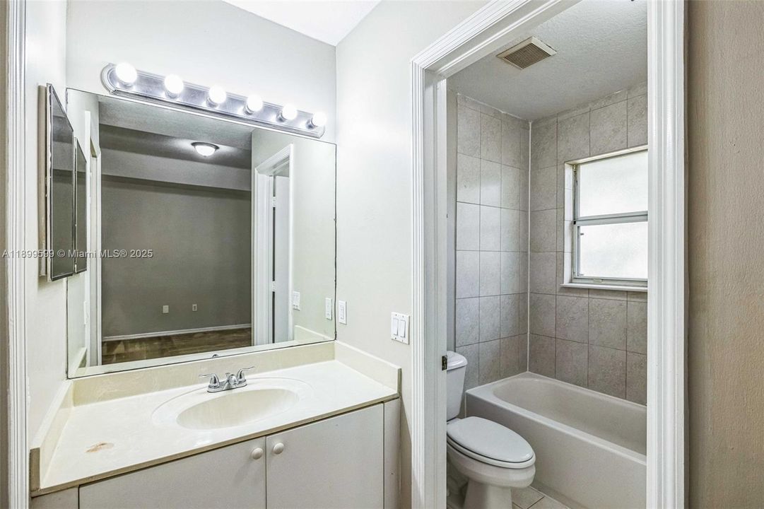 For Sale: $268,000 (2 beds, 2 baths, 1166 Square Feet)