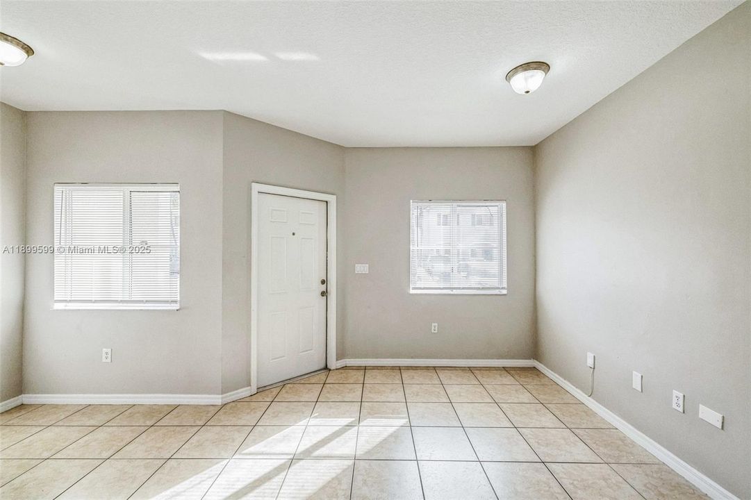 For Sale: $268,000 (2 beds, 2 baths, 1166 Square Feet)