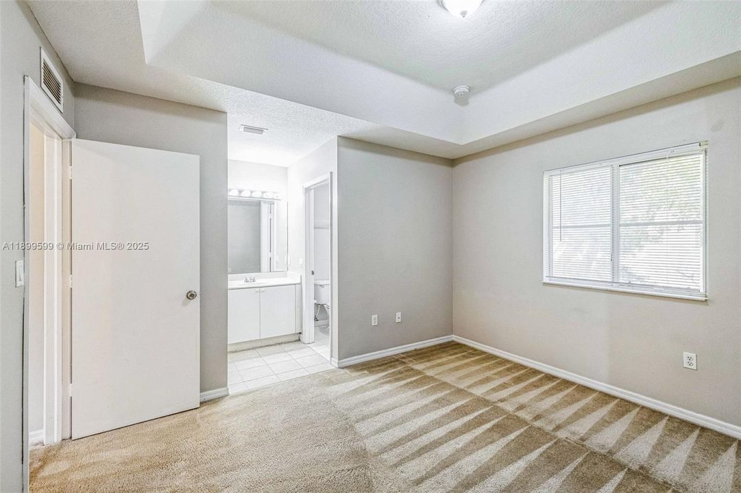 For Sale: $268,000 (2 beds, 2 baths, 1166 Square Feet)