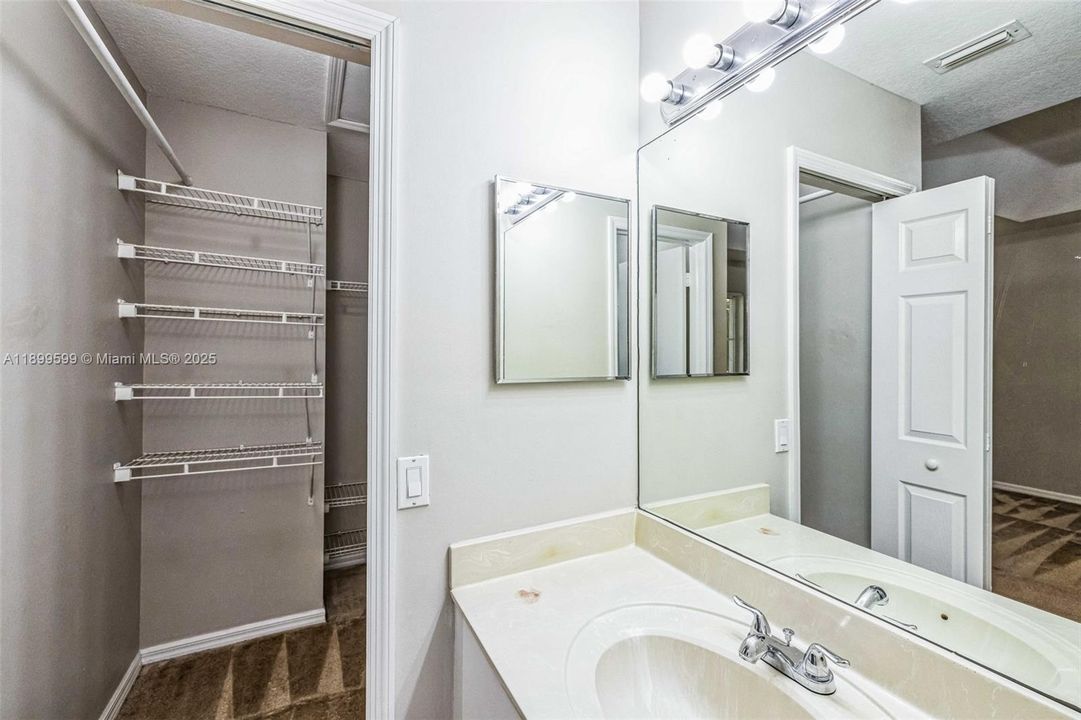 For Sale: $268,000 (2 beds, 2 baths, 1166 Square Feet)