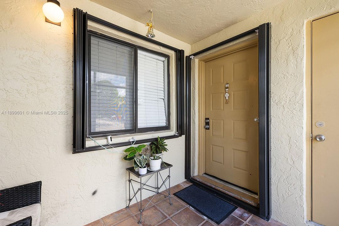 For Rent: $2,550 (3 beds, 2 baths, 1256 Square Feet)