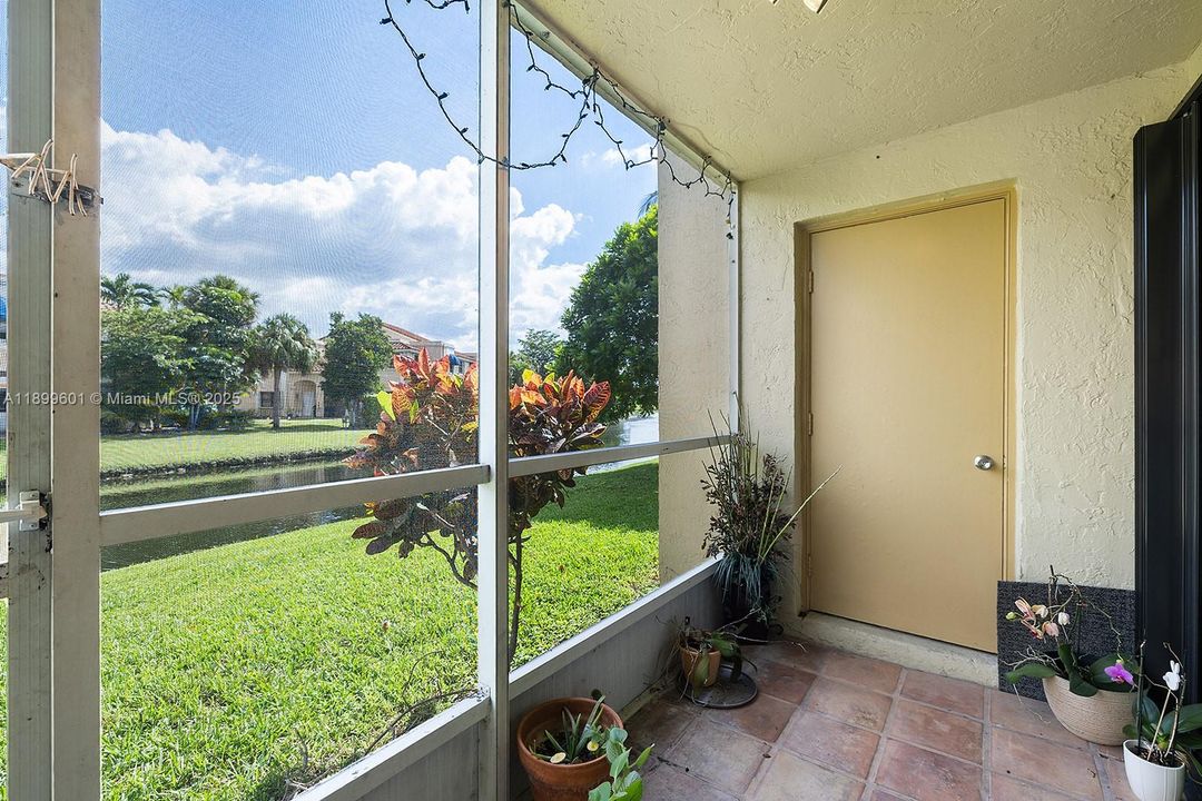 For Rent: $2,550 (3 beds, 2 baths, 1256 Square Feet)