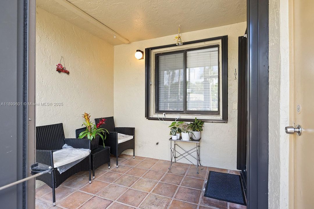 For Rent: $2,550 (3 beds, 2 baths, 1256 Square Feet)