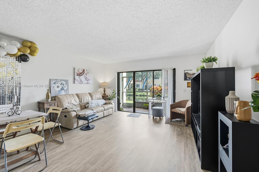 For Rent: $2,550 (3 beds, 2 baths, 1256 Square Feet)