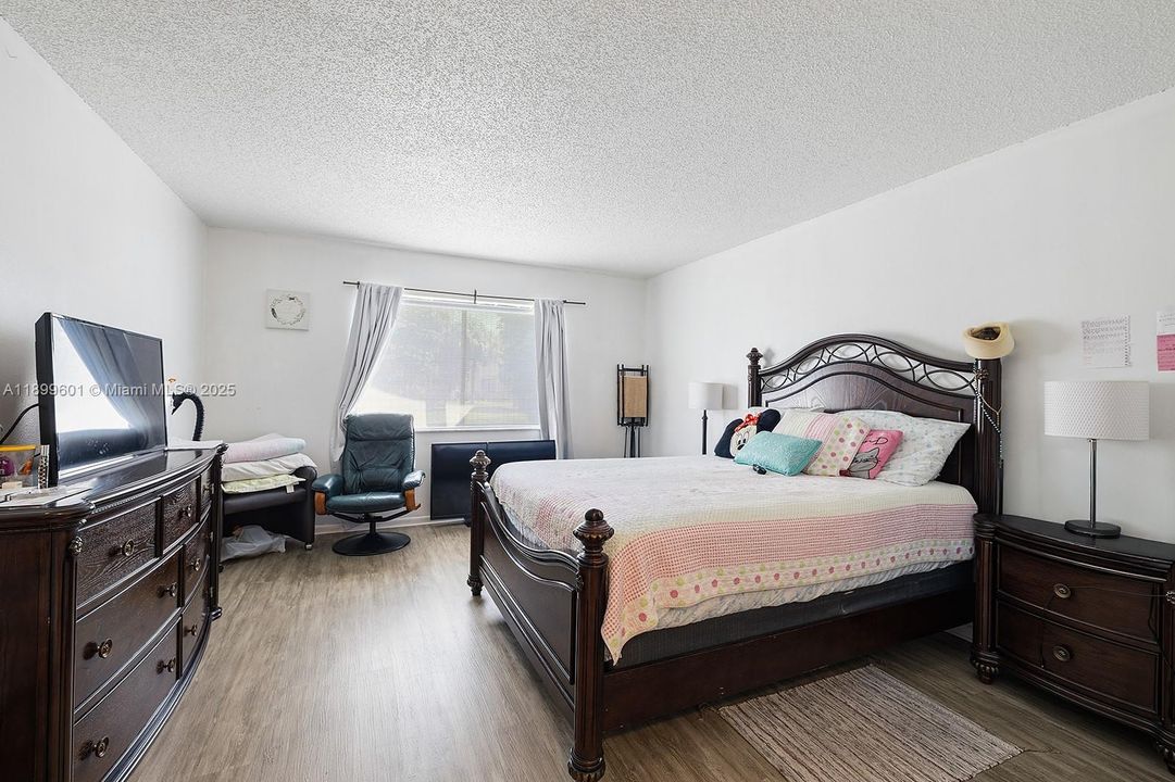 For Rent: $2,550 (3 beds, 2 baths, 1256 Square Feet)