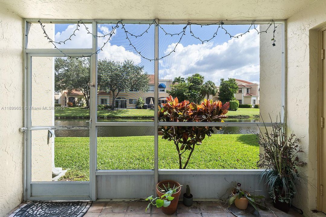 For Rent: $2,550 (3 beds, 2 baths, 1256 Square Feet)