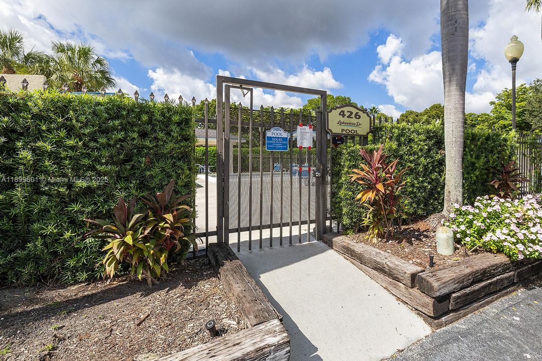 For Rent: $2,550 (3 beds, 2 baths, 1256 Square Feet)