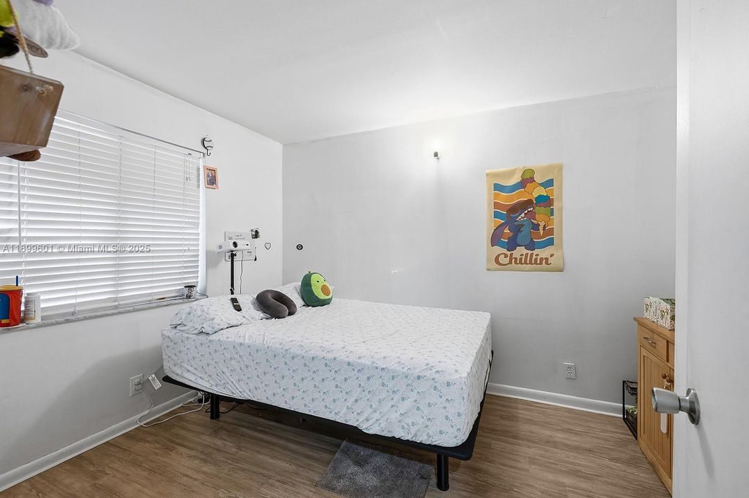 For Rent: $2,550 (3 beds, 2 baths, 1256 Square Feet)