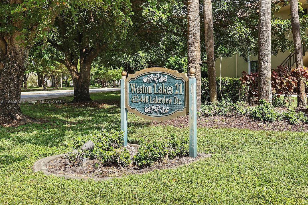 For Rent: $2,550 (3 beds, 2 baths, 1256 Square Feet)