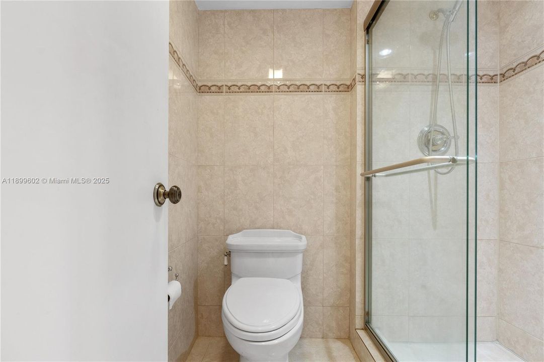 待售: $245,000 (2 贝兹, 2 浴室, 1170 平方英尺)