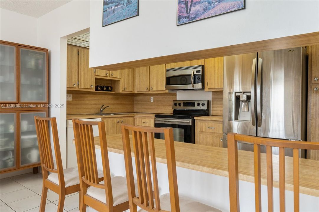 待售: $245,000 (2 贝兹, 2 浴室, 1170 平方英尺)