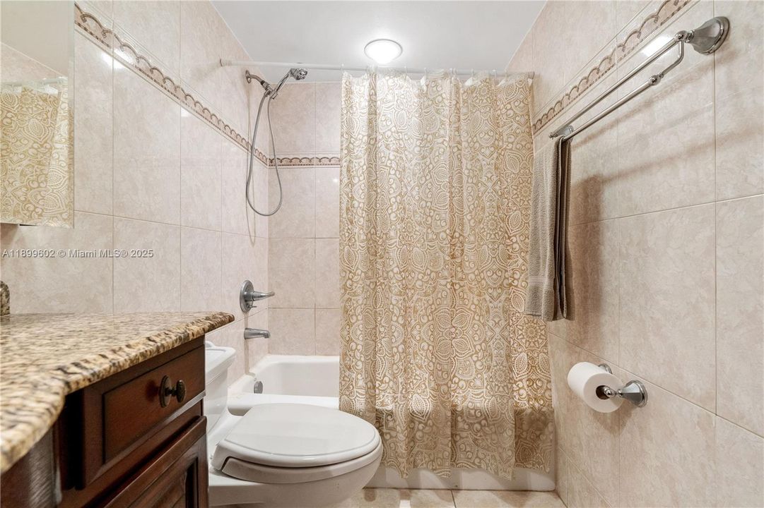 待售: $245,000 (2 贝兹, 2 浴室, 1170 平方英尺)